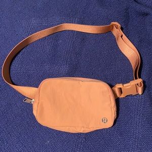 Lululemon everywhere belt bag